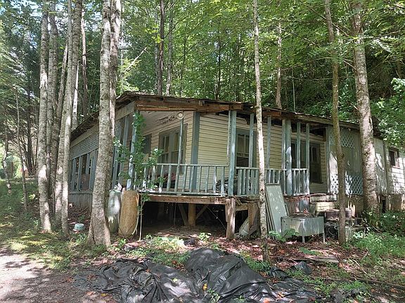 2nd image of 1600 Coopers Creek Rd