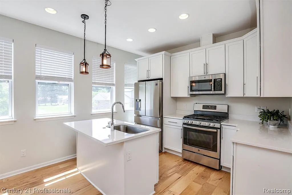 3 bed, 2.5 bath, 1750 sqft, $2,850 — Photo 2