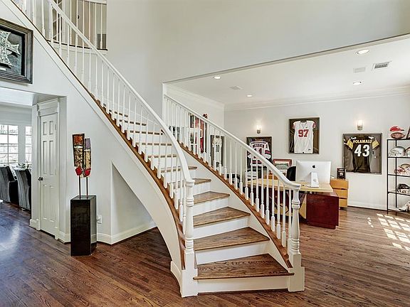 Central entrance way. Formal living or a study on the right side and dining on the left.