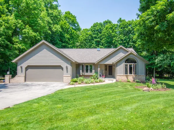 N64W33946 Lakeview DRIVE, Oconomowoc, WI 53066
