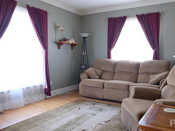 3rd image of 1010 E Willcox Ave