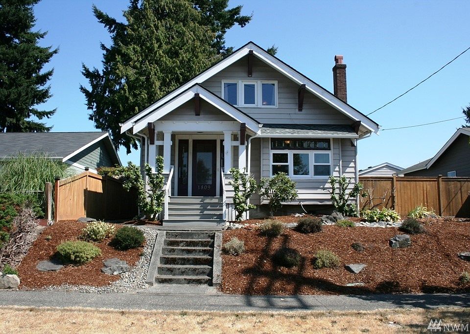 4 Bedroom, 2 Bath, 2218 SqFt Craftsman Home In The Proctor District. 2 Yr old Roof
