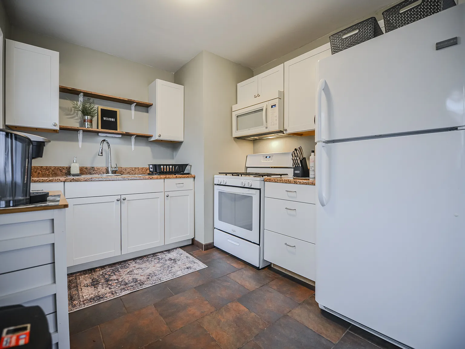 3 bed, 1414 sqft, $2,400 — Photo 2