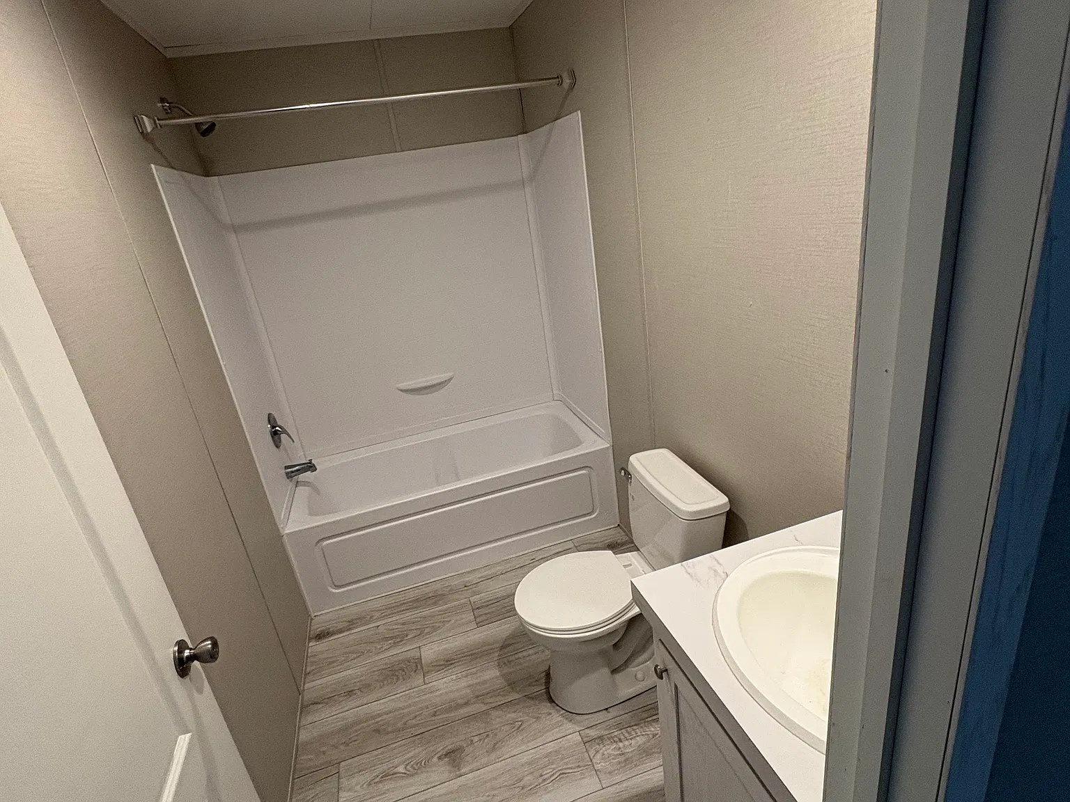 3 bed, 1280 sqft, $2,000 — Photo 3