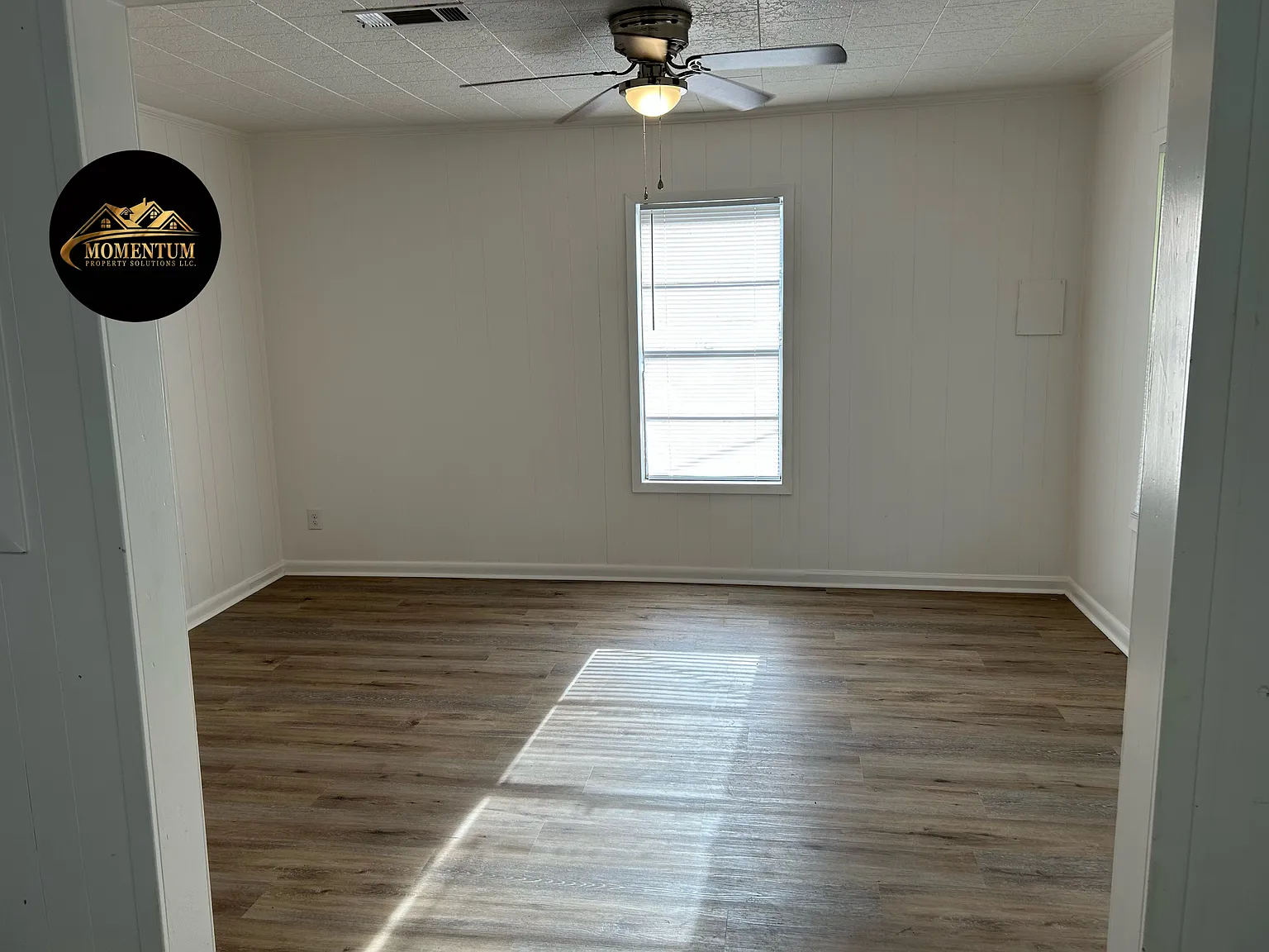 931 Rose Ann St — Photo 3