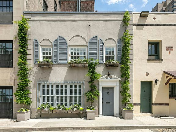 3rd image of 64 Washington Mews