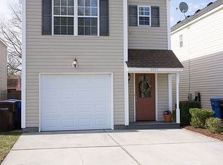2201 Sparrow Rd, Chesapeake, VA 23320