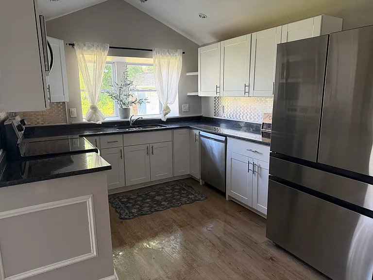 925 Excelsior Ave — Photo 3