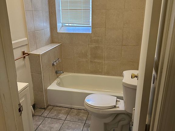 3rd image of 226 S 50th St Floor 1