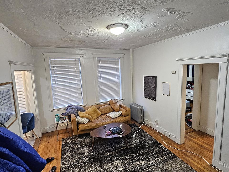 1st image of 121 Park Dr APT 4
