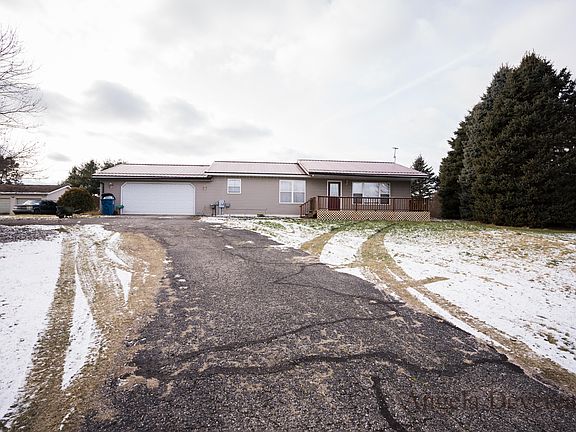 3rd image of 601 W Shore Dr