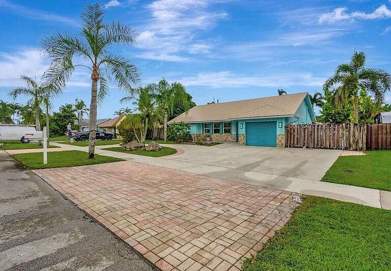 1402 Cormorant Rd — Photo 32