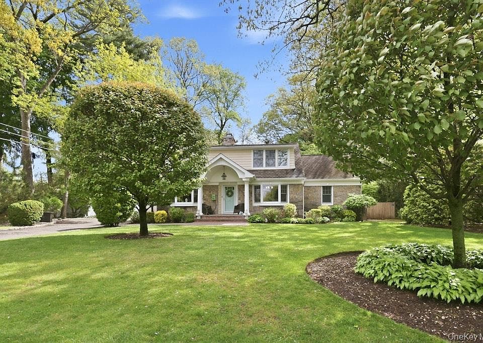 1st image of 12 Woodland Avenue