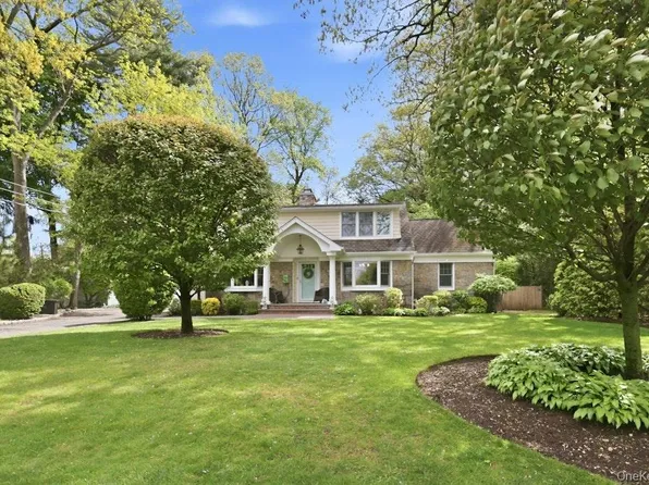 12 Woodland Avenue, Syosset, NY 11791