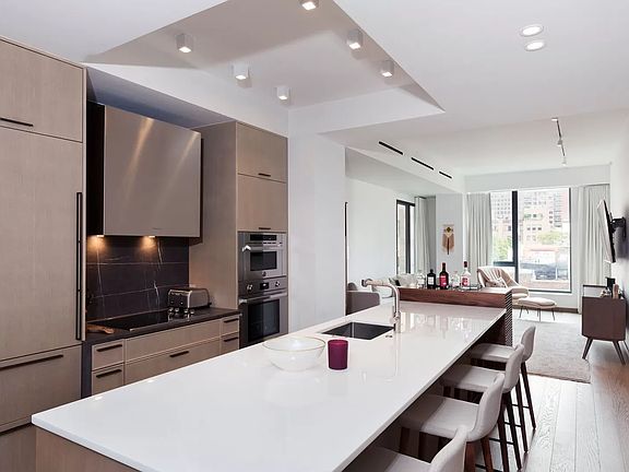 2nd image of 90 Lexington Ave APT 6B