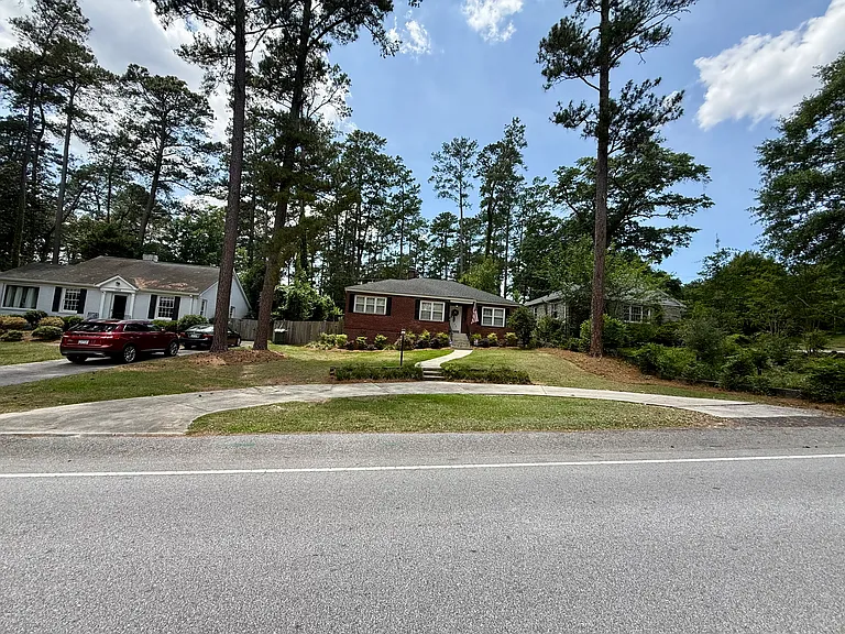 1733 Glenwood Rd — Photo 2