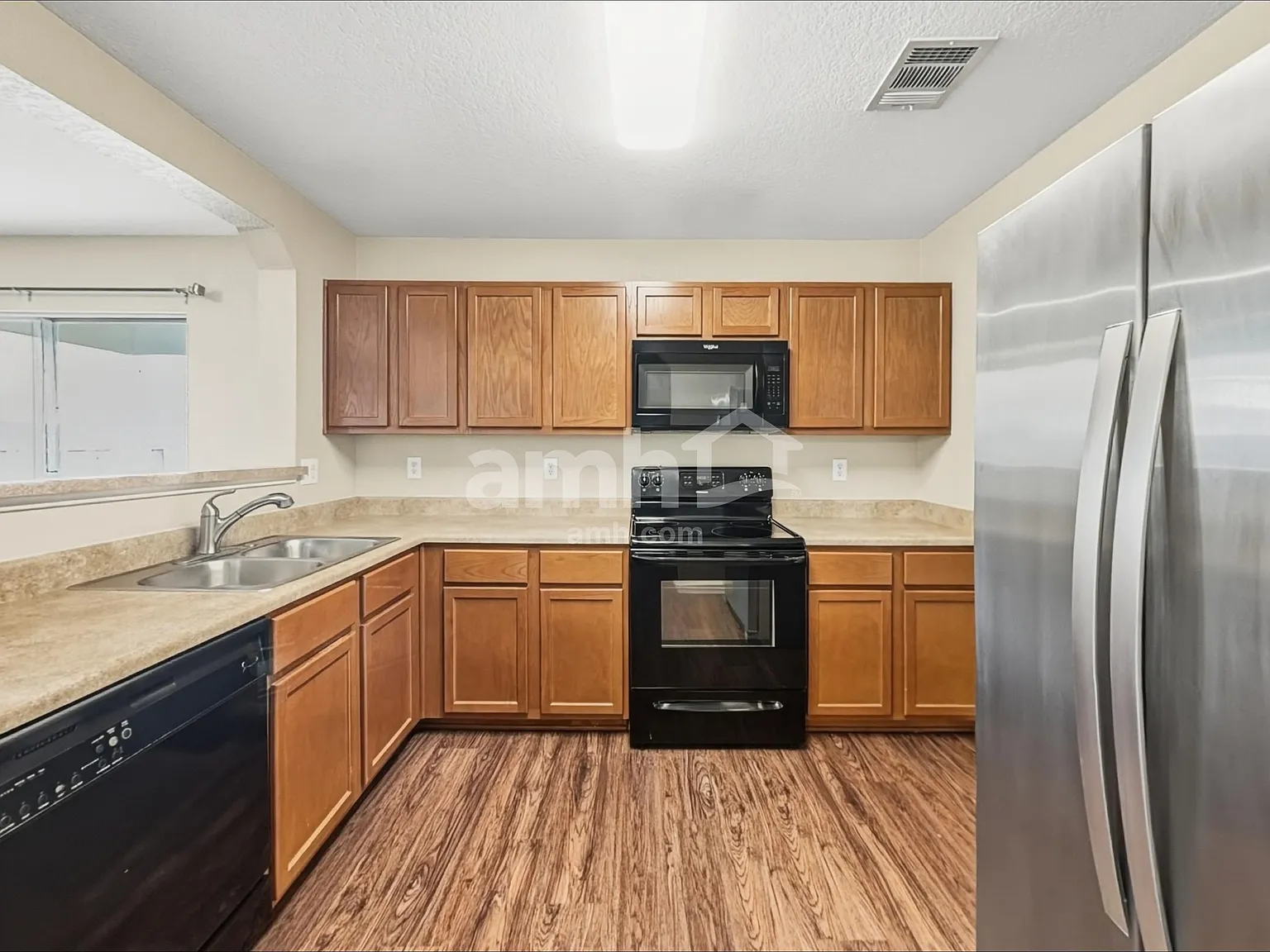 3 bed, 2.5 bath, 1812 sqft, $1,745 — Photo 3