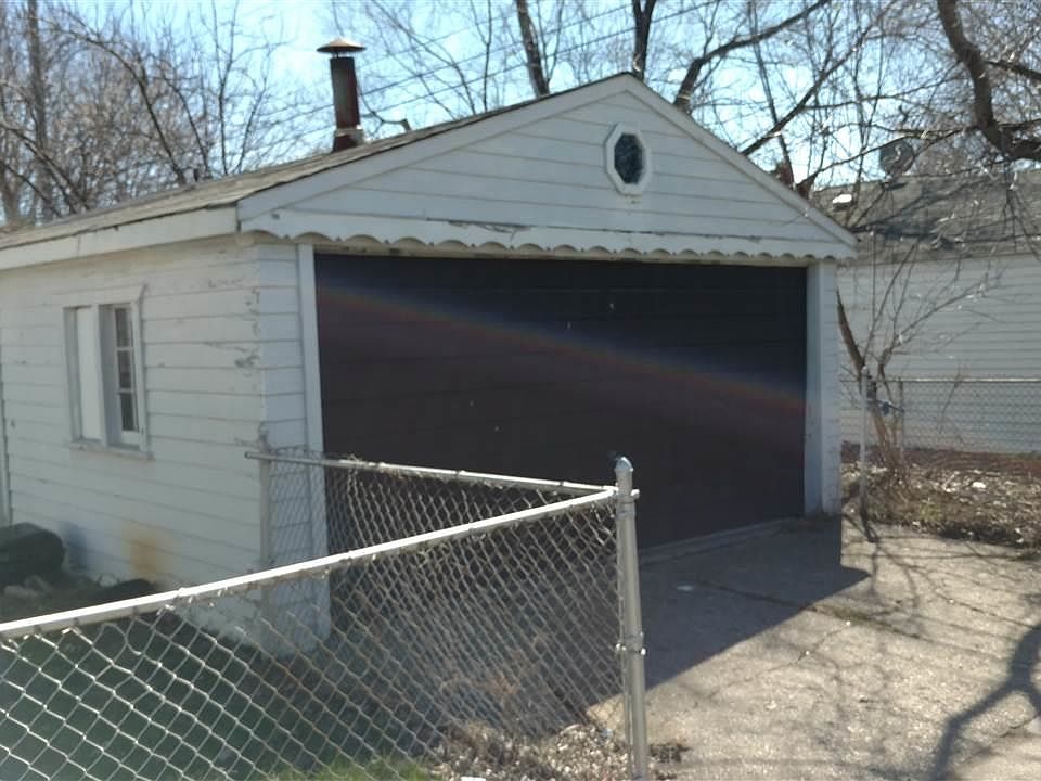 2nd image of 7504 Cadillac Ave