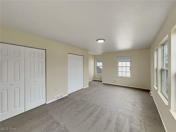 5th image of 25590 Chatworth Dr