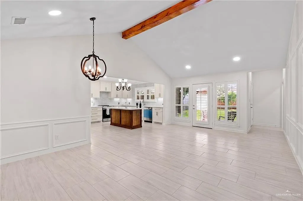3 bed, 2.0 bath, 1636 sqft, $2,300 — Photo 4