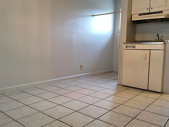 4th image of 307 Flagg St. #103