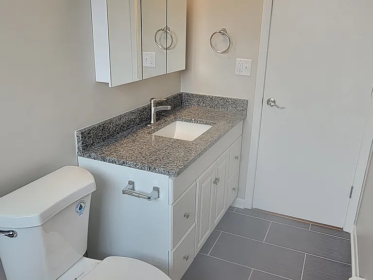 5210 N Reserve Ave #2E — Photo 10