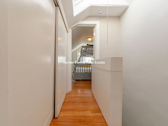 3rd image of 222 Banks St #12