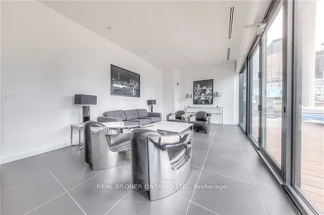 224 King St W #704 — Photo 10