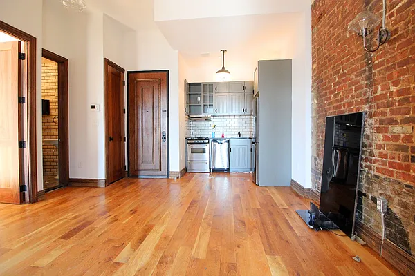 Rented by EXR | media 15
