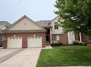 29541 Woodpark Cir, Warren, MI 48092
