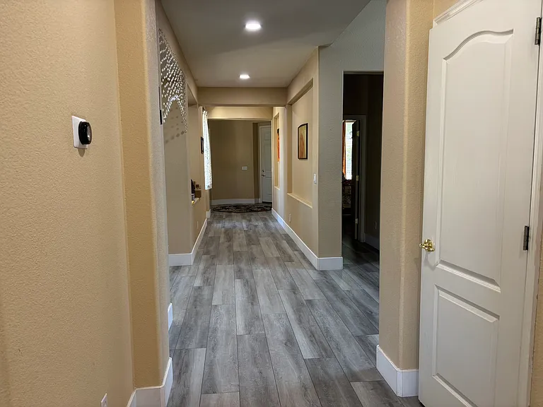 4800 Village Green Dr — Photo 7