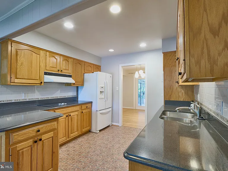 2403 Arrow Park Dr — Photo 6