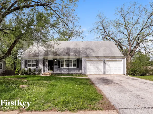 8712 Marty Ln, Overland Park, KS 66212