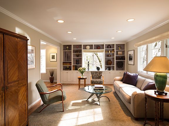 Spacious sunny Living Room