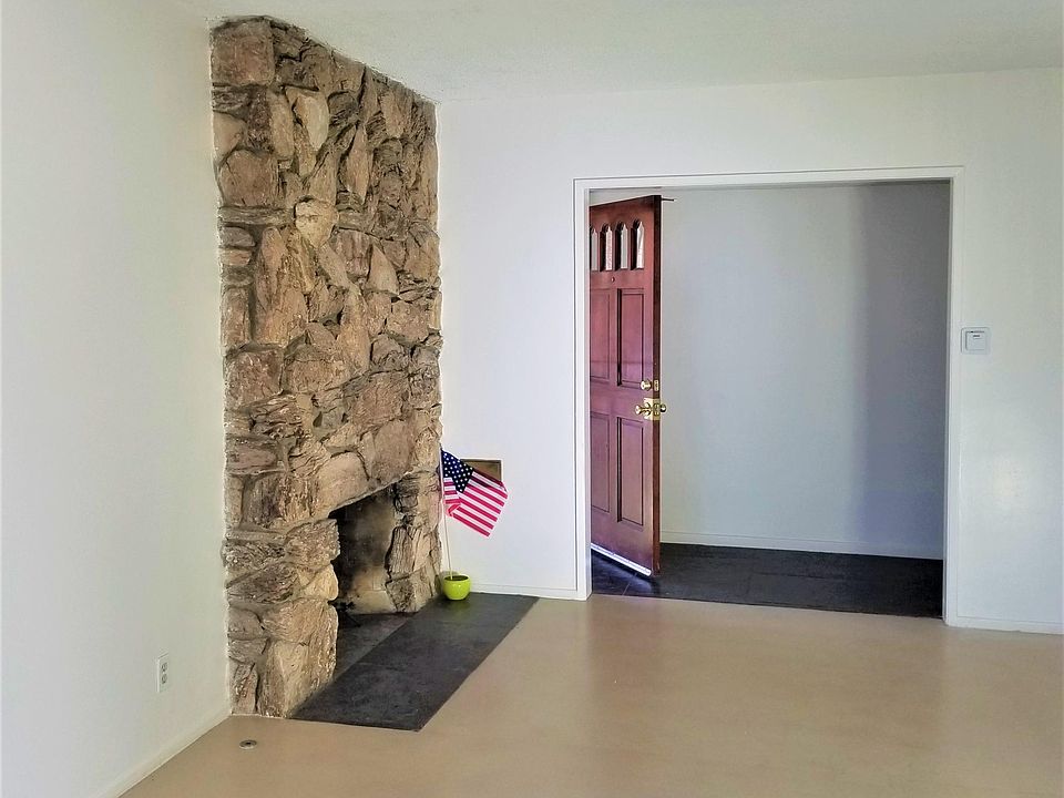 1st image of 11922 Manor Dr #X