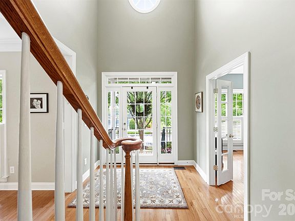 5th image of 14438 Harvington Dr