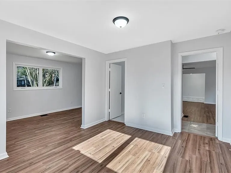 2142 Cloverdale Dr — Photo 46
