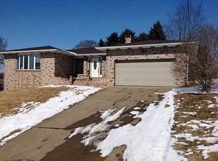 861 Donegal Dr E, Follansbee, WV 26037