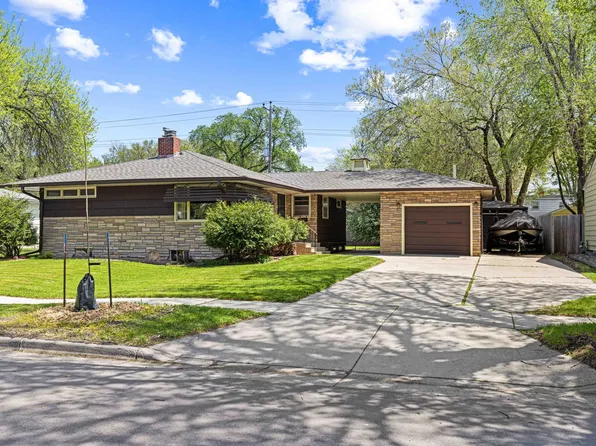 1455 12th St N, Fargo, ND 58102