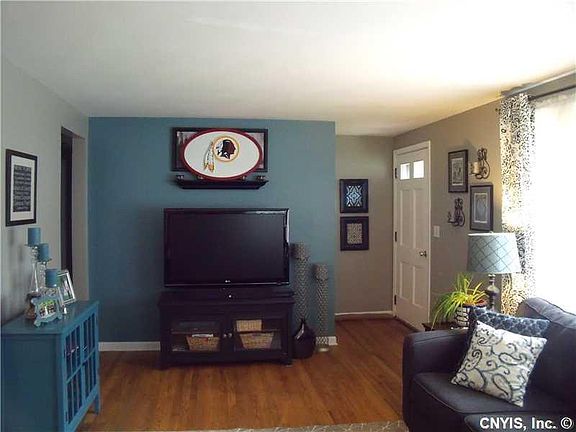 4th image of 137 W Dauenhauer St
