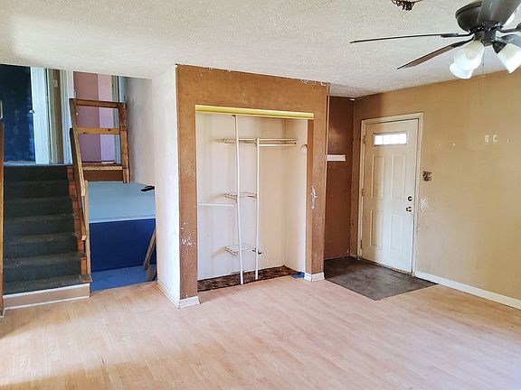 3rd image of 547 Redwood Rd