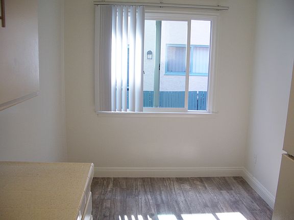 4th image of 138 13th St APT B