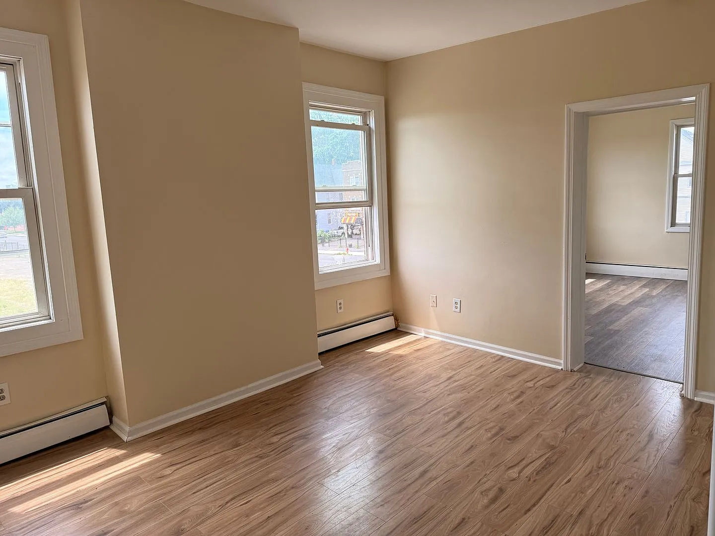 476 Wethersfield Avenue — Photo 2