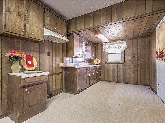 5th image of 929 NW 32nd St