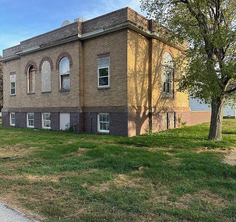 1st image of 107 N 2nd St