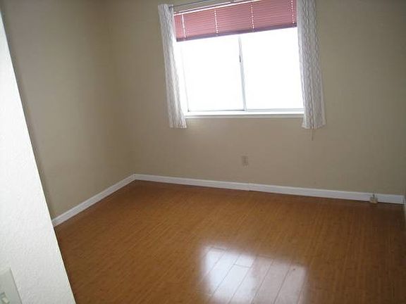 downstairs bedroom (1 of 2)