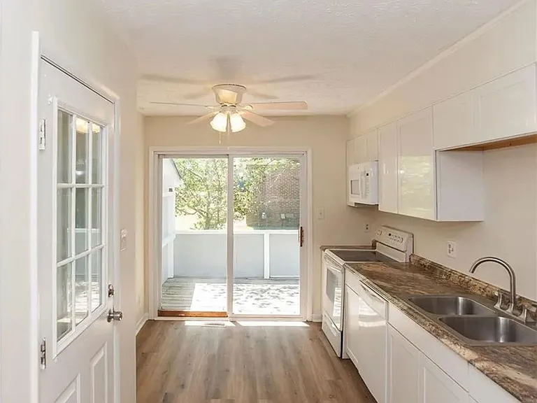 2012 Lakemeadow Dr — Photo 11