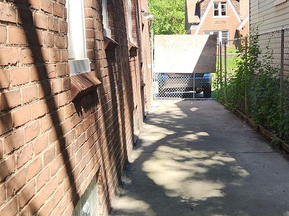 3rd image of 15729 Lesure St