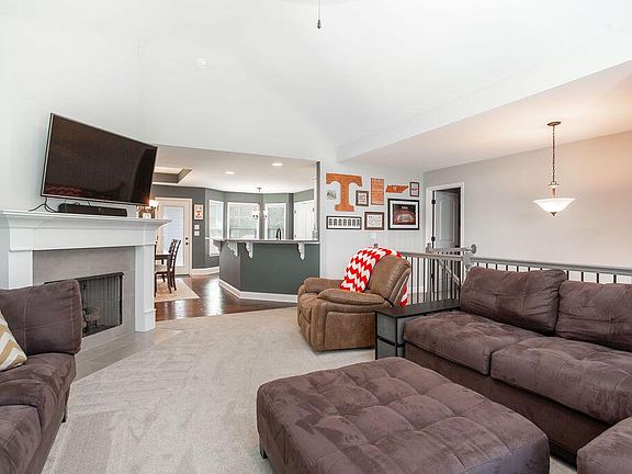 4th image of 9046 Wood Dale Ln