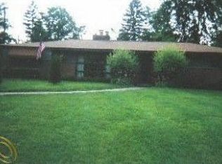 344 Leota Blvd, Waterford, MI